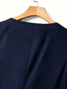 GlowEve CURVE Plus Size Women's Elegant Color Block Square Collar Puff Sleeve Pearl Button Front Split Hem Fitted A-Line Short Shirt, Suitable For Spring/Summer Casual, Commute, Vacation - Navy Blue - View 4