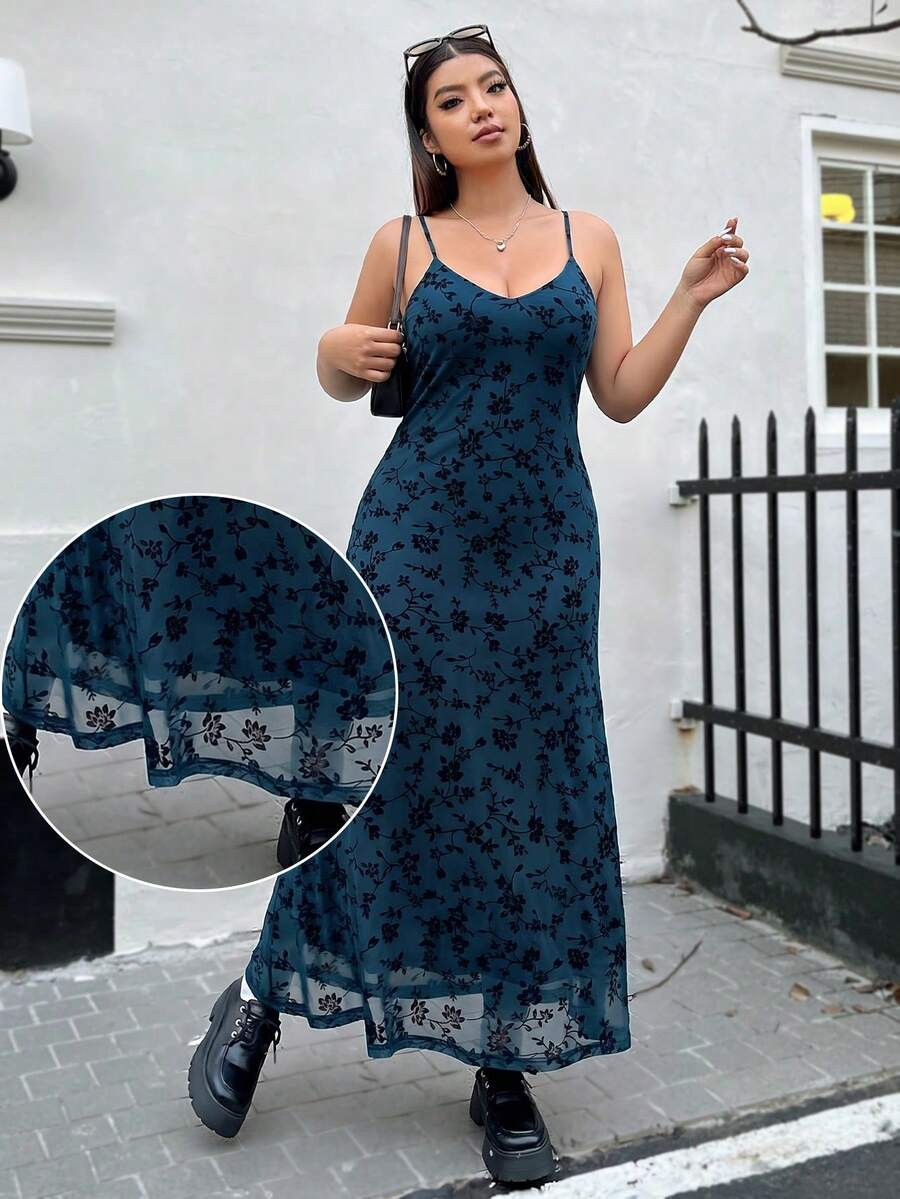 SHEIN EZwear Gaun Kamisol Bermotif Ukuran Besar, Biru Tua - Biru - View 1