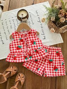 SHEIN LMoss Kids Bộ đồ thường ngày cho bé gái: áo và quần short kẻ caro in hình dâu tây, kiểu dáng thường ngày, có bèo nhún. - Nhiều màu - Xem 5