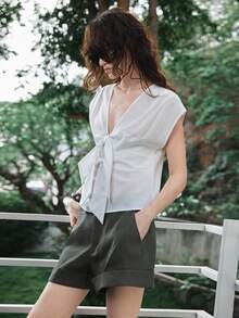 Lumivelle 女士夏季系带V领休闲通勤衬衫 - 白色 - 查看 3