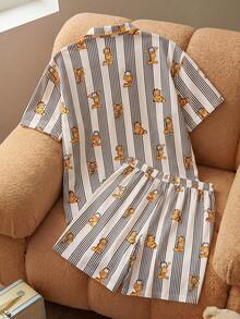 GARFIELD | SHEIN Bộ đồ ngủ nam in hình hoạt hình kẻ sọc gồm áo và quần short - Màu be - Xem 2