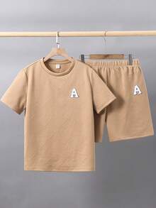 SHEIN 青少年男孩 2件組休閒可愛圖案紋理布料圓領短袖短褲套裝，紅色，夏季，Y2K，海灘，返校日常運動穿搭 - 駝色 - 查看 5
