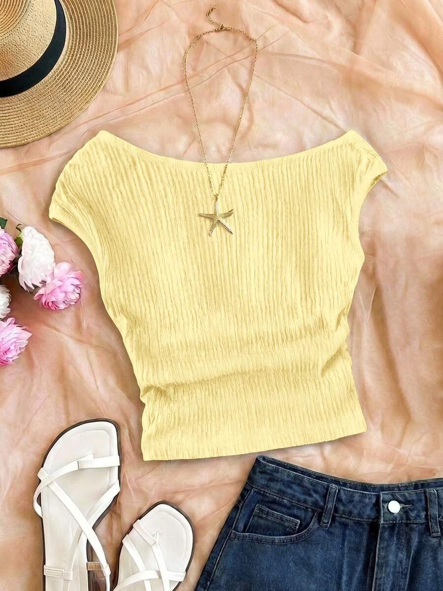 SHEIN Áo kiểu trễ vai bèo nhún màu vàng cho bé gái tuổi teen, thiết kế không tay có họa tiết, chất liệu mềm mại phù hợp cho mùa hè, kiểu dáng trễ vai kết hợp với chất liệu có họa tiết độc đáo phù hợp cho trang phục thường ngày, không bó sát và dễ phối đồ, tạo nên vẻ ngoài dịu dàng và trẻ trung. - Màu vàng - Xem 1