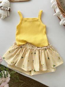 SHEIN LMoss Kids 2 piezas Conjunto de top de tirantes de punto de unicolor y shorts con volantes a cuadros para niña bebé - Multicolor - Ver 5