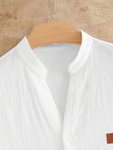 Manfinity RebelGame Men's White Summer Tropical Vacation Linen Set 2 Piece,Mandarin Cutout Collar Short Sleeve Henley Shirt & Drawstring Elastic Waist Casual Pants Set - Multicolor - View 8