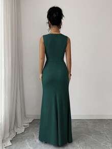 SHEIN Elenzya Đầm dự tiệc cocktail nhẹ nhàng, dáng đuôi cá, không tay, cổ vuông, đính ngọc trai, ôm eo, xẻ tà bồng bềnh, dành cho nữ. - Màu xanh lá cây đậm - Xem 2