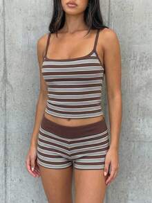 SHEIN EZwear 棕色条纹撞色滚边吊带背心和短裤套装，休闲夏季上衣，适合日常通勤、约会、聚会、秋冬夏三季、圣诞节、新年、感恩节、派对、婚礼、海滩、毕业典礼、时尚、优雅、休闲、外出、约会、预订、通勤、闪亮、情人节、优雅、度假、休闲、Y2K、外出、毕业典礼等场合。 - 彩色 - 查看 3
