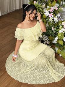 FleurLily Vestido maxi ajustado elegante con hombros descubiertos, volantes en el bajo y encaje para uso diario en talla grande - Amarillo - Ver 1