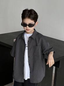 DAZY Áo sơ mi kẻ caro cổ bẻ dáng rộng thoải mái dành cho bé trai lớn - màu đen - Xem 4