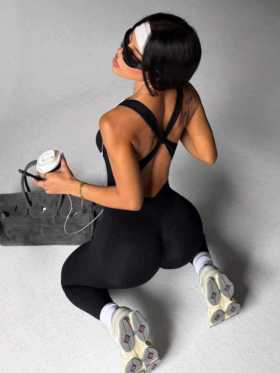 Easithlete Women's Seamless Yoga Jumpsuit - Black - View 1