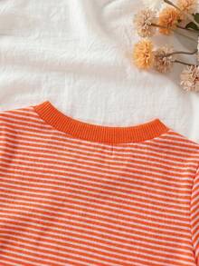 SHEIN Playful Pals 1歲女嬰/幼兒紅白色條紋短袖T恤上衣，柔軟針織夏季休閒畢業款羅紋領寬鬆舒適T恤 - 橘色 - 查看 5