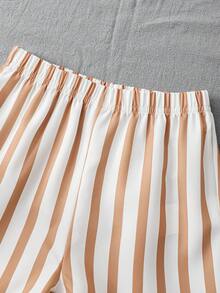 SHEIN Playful Pals 2件組 小男孩白色夏季家庭度假休閒套裝，口號與汽車圖案插肩袖上衣搭配條紋短褲，春夏戶外玩樂 - 彩色 - 查看 6