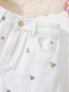 SHEIN Y2K 青少年女孩春夏新款甜美碎花刺繡口袋休閒牛仔短褲，捲邊設計，春夏度假海灘時尚，淺色水洗寬鬆休閒街頭牛仔長短褲，低腰牛仔短褲，舒適時尚，休閒街頭風，適合春夏穿著，優雅度假風，春假夏日海灘度假穿搭，白色休閒短褲，適合節慶海灘畢業典禮度假，舒適時尚，休閒街頭風，適合春夏穿著，優雅度假風，春假夏日海灘度假穿搭，適合派對婚禮畢業舞會生日休閒度假 - 白色 - 查看 5