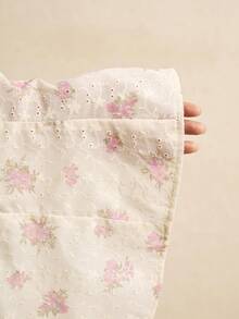 Poéselle Áo kiểu nữ cổ yếm phối ren hoa, họa tiết tương phản. - trắng - Xem 8