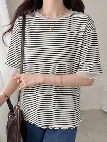 FRIFUL 女款波浪條紋寬鬆對比飾邊短袖T恤，夏季休閒穿搭圖案上衣 - 黑色 - 查看 6
