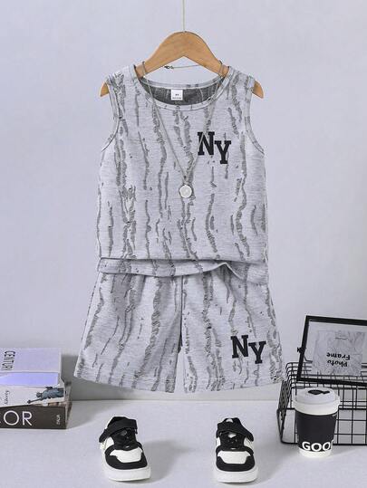 SHEIN Set de 2 piezas de top de tirantes con textura rasgada y pantalones cortos para niños pequeños, conjunto de ropa de calle con estampado de letras NY, conjunto deportivo casual, estilo coreano minimalista, uso diario sencillo, adecuado para el verano