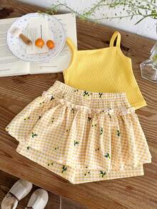 SHEIN LMoss Kids 2 piezas Conjunto de top de tirantes de punto de unicolor y shorts con volantes a cuadros para niña bebé - Multicolor - Ver 2