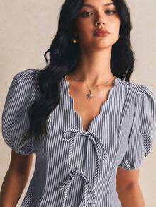 Poéselle Áo sơ mi nữ kẻ sọc thắt nơ phía trước, kiểu dáng thường ngày đa năng. - Màu xanh hải quân - Xem 4