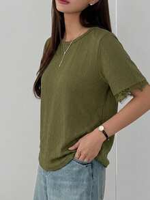 DAZY 女款夏季圓領短袖蕾絲拼接套頭休閒極簡風T恤 - 軍綠色 - 查看 3