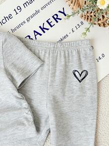 SHEIN Bộ áo thun và quần in hình trái tim cho bé gái - Nhiều màu - Xem 4