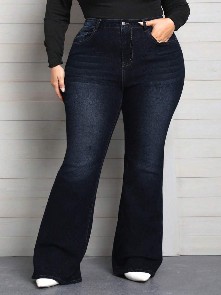 SHEIN CURVE+ جينز واسع مريح للنساء ذوات الأحجام الكبيرة، مزود بجيوب وأزرار، قابل للارتداء في المناسبات اليومية المتنوعة - أزرق بحري - مشاهدة 1