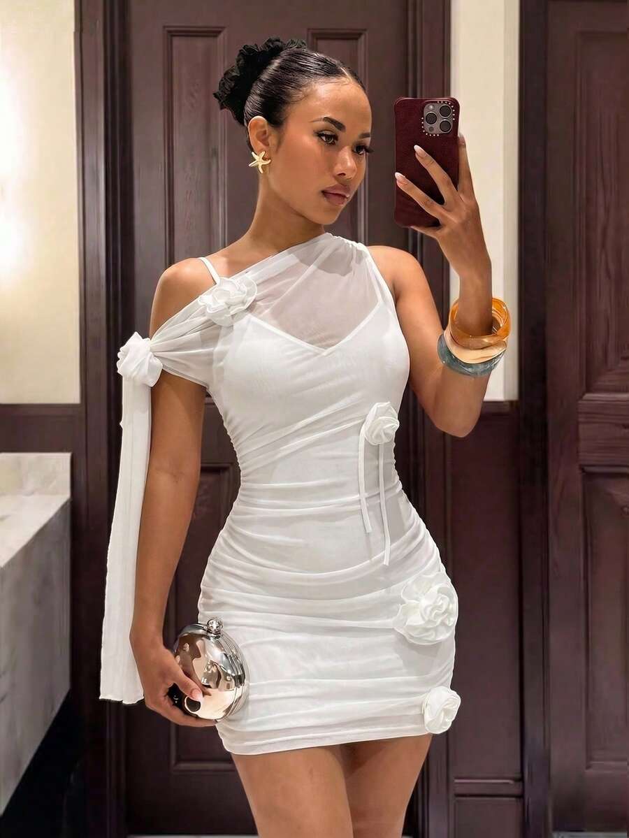SHEIN BamGlam 女士优雅度假风纯色3D立体花卉装饰褶皱修身迷你连衣裙,夏季 - 白色 - 查看 1