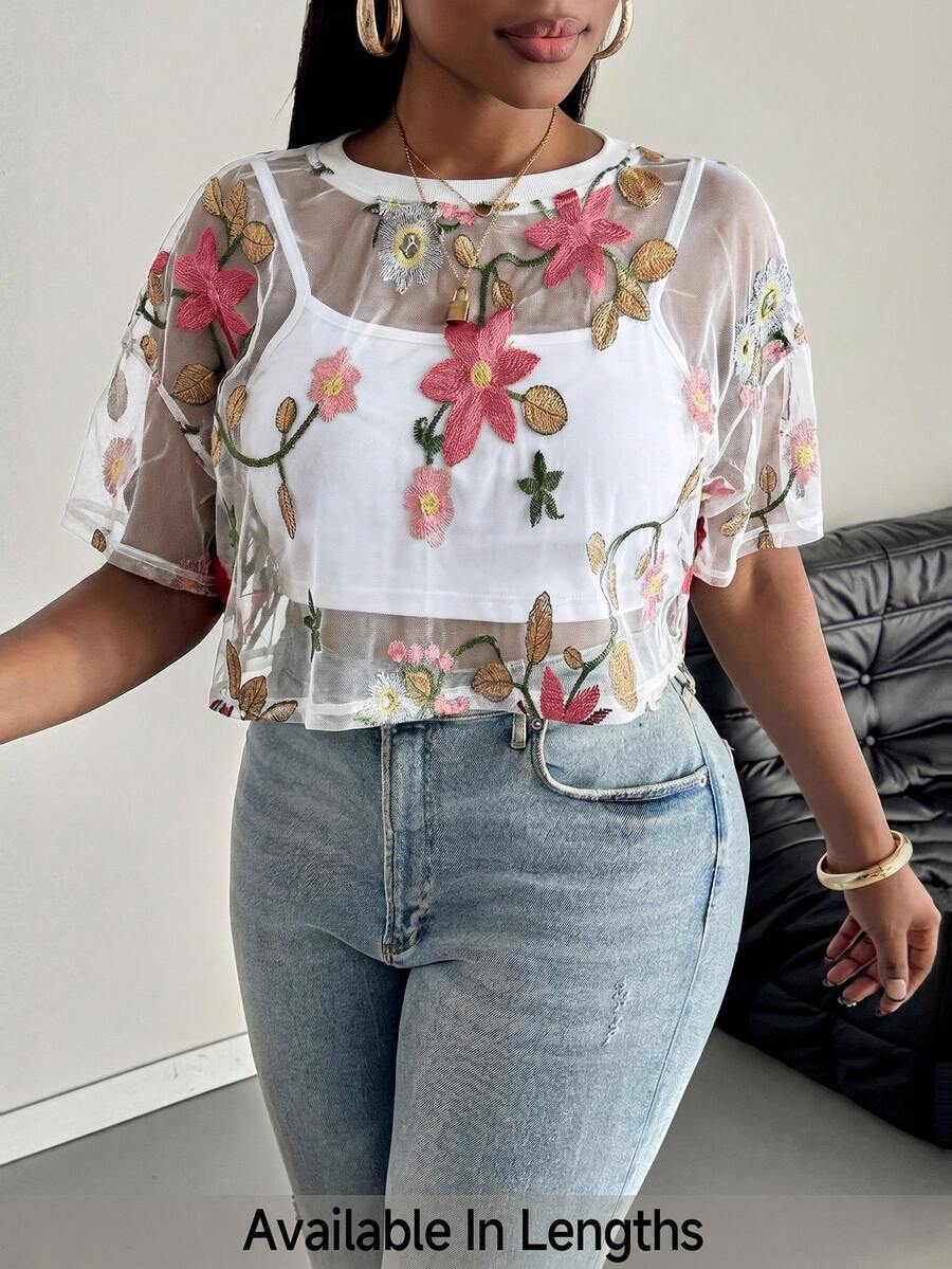 SHEIN PETITE CURVE 夏季度假女式花卉刺绣时尚上衣,女士性感荷叶边装饰,透视落肩圆领宽松多色印花,花卉植物图案女式上衣,春夏休闲日常穿着 - 白色 - 查看 1