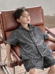DAZY 豹纹翻领纽扣衬衫，适合幼儿男童，家居服 - 深灰色 - 查看 1