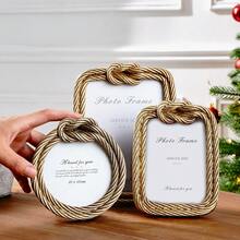 Cirelle 1 chiếc, Bộ khung ảnh mạ vàng họa tiết nút thắt cổ điển, khung ảnh để bàn bằng nhựa cao cấp kiểu Pháp nhiều kích cỡ, có thể dùng làm khung trưng bày ảnh, cũng như vật trang trí mềm mại kiểu Pháp cổ điển, đạo cụ phông nền chụp ảnh, phù hợp với phong cách Châu Âu, Pháp, cổ điển, sang trọng, phong cách và nhiều phong cách nhà khác nhau, khung ảnh treo tường đa năng, khung trang trí nhà cửa, khung ảnh cưới, thích hợp làm khung trưng bày trên bàn, khung trang trí phòng ngủ, khung ảnh treo tường phòng khách, khung ảnh trang trí lối vào. - 18020 - Xem 11