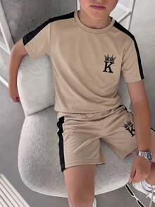 SHEIN Little Byeori 2件套儿童/青少年男童休闲撞色圆领短袖T恤短裤套装，字母印花，适合上学、通勤、日常休闲穿着、运动、春夏穿着 - 卡其色 - 查看 7