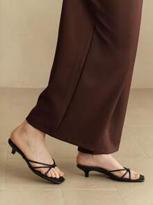 Alvarani Giày sandal cao gót nữ đế dày, vuông, kiểu cúp ngực và đế dép, sandal đen xỏ chân có quai và vòng ngón chân, gót nhọn. - màu đen - Xem 3