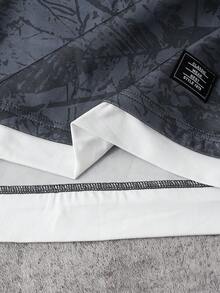 SHEIN 2件套 大童街头时尚柔软针织条纹数码印花拼接短袖圆领T恤配短裤，面料舒适，版型时尚，春夏新品，适合多个季节和场合 - 深灰色 - 查看 6