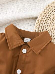 SHEIN Bebé niña Pantalones con blusa ribete con fruncido de manga con volante con cinturón - Caqui - Ver 3