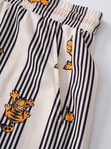 GARFIELD | SHEIN Bộ đồ ngủ nam in hình hoạt hình kẻ sọc gồm áo và quần short - Màu be - Xem 8