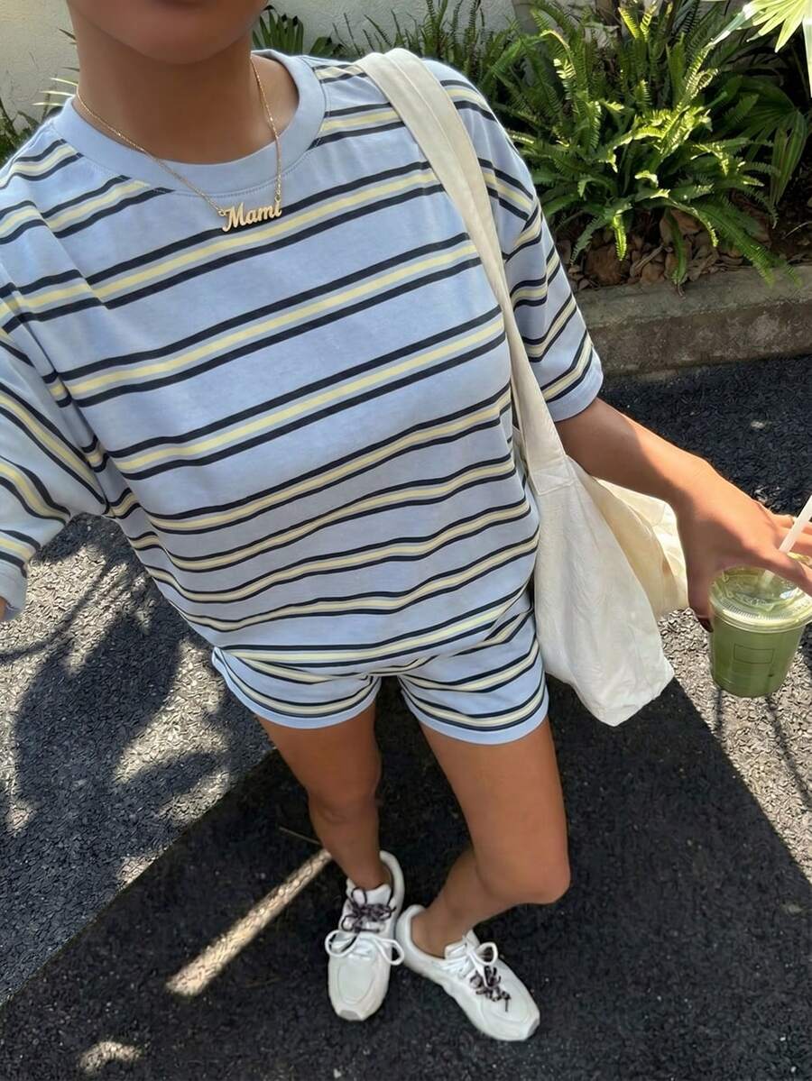 Muchica 休闲不对称条纹宽松T恤和配套条纹短裤套装，适合春季、夏季和运动季穿着。 - 彩色 - 查看 1