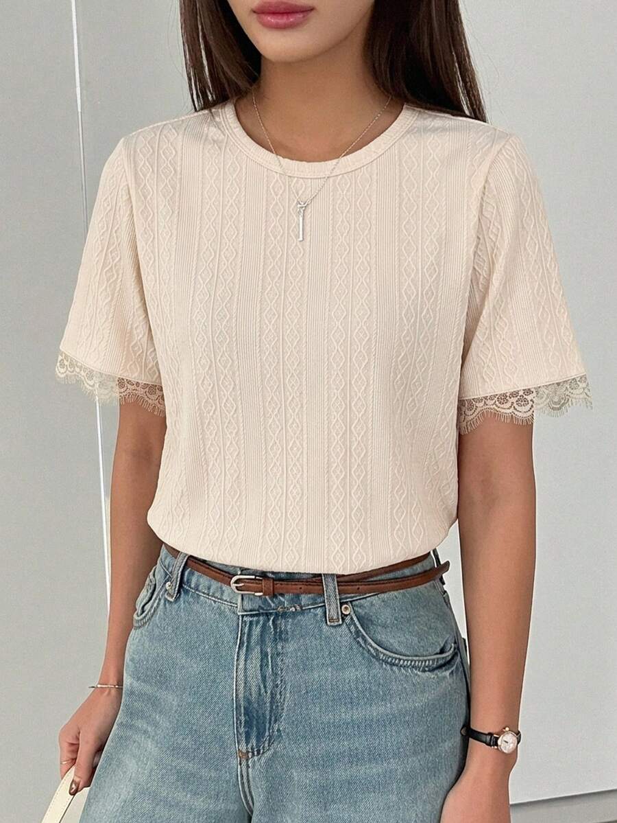 DAZY 女款夏季圓領短袖蕾絲拼接休閒套頭T恤商務休閒女裝 - 杏色 - 查看 1