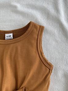 SHEIN Vintaside Kids Set de tops y shorts de verano para bebé niña con nudo en el dobladillo del top y estampado a rayas en la cintura con cinturón - Marrón - Ver 4