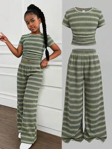 SHEIN Bộ đồ hai mảnh cho bé gái tuổi teen, áo thun và quần kẻ sọc xanh lá cây, thoải mái và tối giản, thích hợp mặc mùa hè. - màu xanh lá - Xem 11