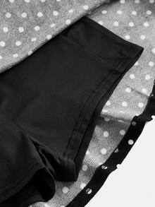 SHEIN Girlism Quần short dệt kim chấm bi mùa xuân/hè cho thiếu nữ, có quần lót kín đáo bên trong, chân váy thể thao cạp chữ V, đồ thể thao năng động. - Đen và trắng - Xem 4