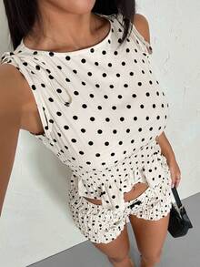 SHEIN PETITE 女士撞色波点印花无袖上衣和短裤两件套，情人节穿搭，春夏装扮，约会装，海滩装，夏季度假装，休闲女装，波点图案，外出套装，下午茶派对装，返校季装，90年代复古装，派对装，下午茶派对套装 - 杏色 - 查看 5