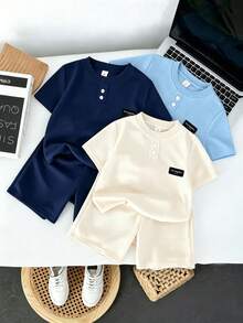 6 Stücke/Set Jungen lässig Sport College Street süße coole Buchstaben Patch T-Shirt + Shorts, geeignet für den täglichen Gebrauch, Schule, Ausflüge, Sport, Frühling/Sommer. Bietet mehrere Kombinationsmöglichkeiten für Kleinkinder Jungen, mit einfachem und elegantem Design, bequem und modisch. - Blau - Übersicht 2