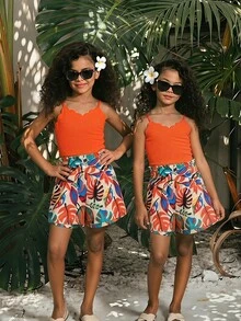 SHEIN Bộ 2 món gồm áo không tay màu trơn và quần short dệt in họa tiết cho bé gái, thích hợp cho kỳ nghỉ hè. Áo cổ tròn màu trơn và quần short in hoa, trang phục thường ngày thoải mái cho bé gái, bộ đồ hè cho bé gái, bộ quần áo ngắn in hoa cho bé gái, bộ đồ hè cho bé gái, bộ đồ ngắn mùa hè cho thiếu nữ, trang phục nghỉ hè cho bé gái. - trái cam - Xem 3
