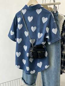 Resyla Áo sơ mi denim in hình trái tim dành cho nữ, kiểu dáng rộng rãi, tay ngắn, cài cúc, phong cách preppy, hàng mới về năm 2026, thích hợp mặc hàng ngày và đi nghỉ mát. - Nhiều màu - Xem 2