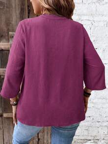 SHEIN LUNE 大码蕾丝拼接七分袖V领纽扣休闲度假衬衫 - 紫色 - 查看 2