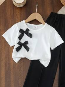 SHEIN Genkimix Kids Bộ đồ 2 món cho bé gái: Áo thun ngắn tay màu xám + Quần ống rộng có nơ 3D trang trí, trang phục thường ngày và thể thao, mùa hè. - Đen và trắng - Xem 5