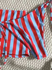 Swim Vcay Bộ bikini 3 mảnh mùa hè 2026 dành cho nữ, kiểu dáng thanh lịch, dây mảnh, cổ yếm, họa tiết sọc đỏ và xanh dương, lưng bèo nhún, thắt nơ, cạp cao, dây rút bên hông, kèm quần short. - Nhiều màu - Xem 5