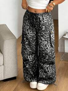 SHEIN MOD Quần cargo họa tiết da báo cỡ lớn, quần dài nữ ống đứng thoải mái, quần họa tiết da báo dáng rộng, quần da báo, phong cách Phục Hưng, màu đỏ tía, trang phục mùa thu, dành cho phụ nữ cao, quần màu nâu, quần ống rộng cho nữ, dịp năm mới, ngày Valentine - Màu xám đen - Xem 7