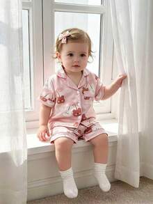 SHEIN 1 Set Baby Girls Pajamas,Pink And White,Summer,Cute,Holiday Satin Rabbit & Peach Print Short Sleeve Lapel Collar Cardigan Top & Matching Shorts Set - Multicolor - View 4