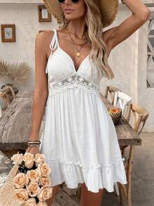 Swim Vcay Robe de plage à bretelles avec ourlet volant, effet patchwork en dentelle. Parfaite pour les vacances d'été à la plage - Blanc - Voir 4