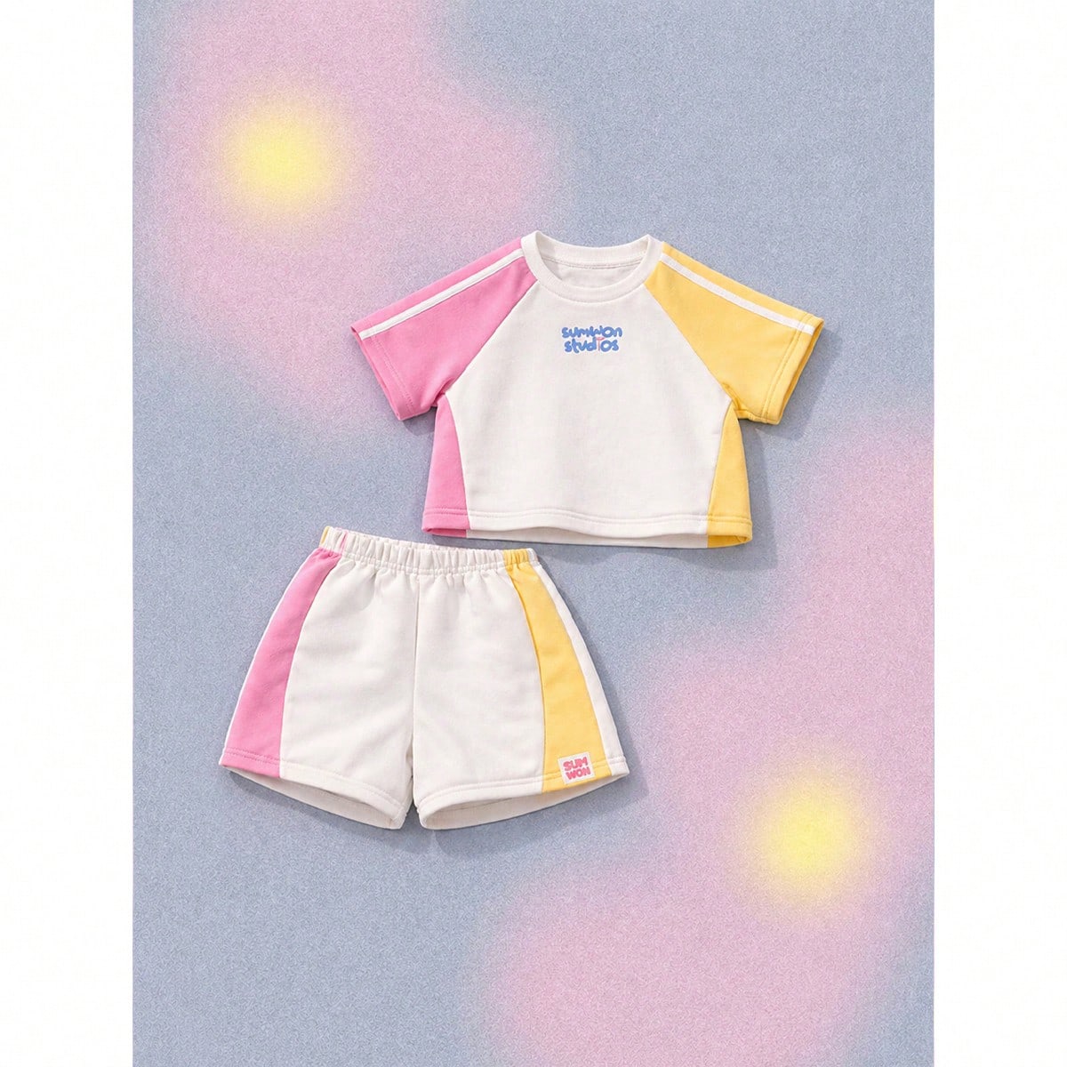 Conjunto de verano de dos piezas con blusa de manga raglán de bloques de color y pantalones cortos para niñas con paneles de contraste en rosa y ama